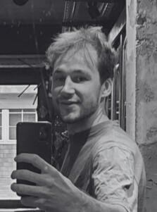 Sebastian Schmidt is the bass player in Alley Crescendo. He is also a songwriter who plays piano and writes lyrics in the band.